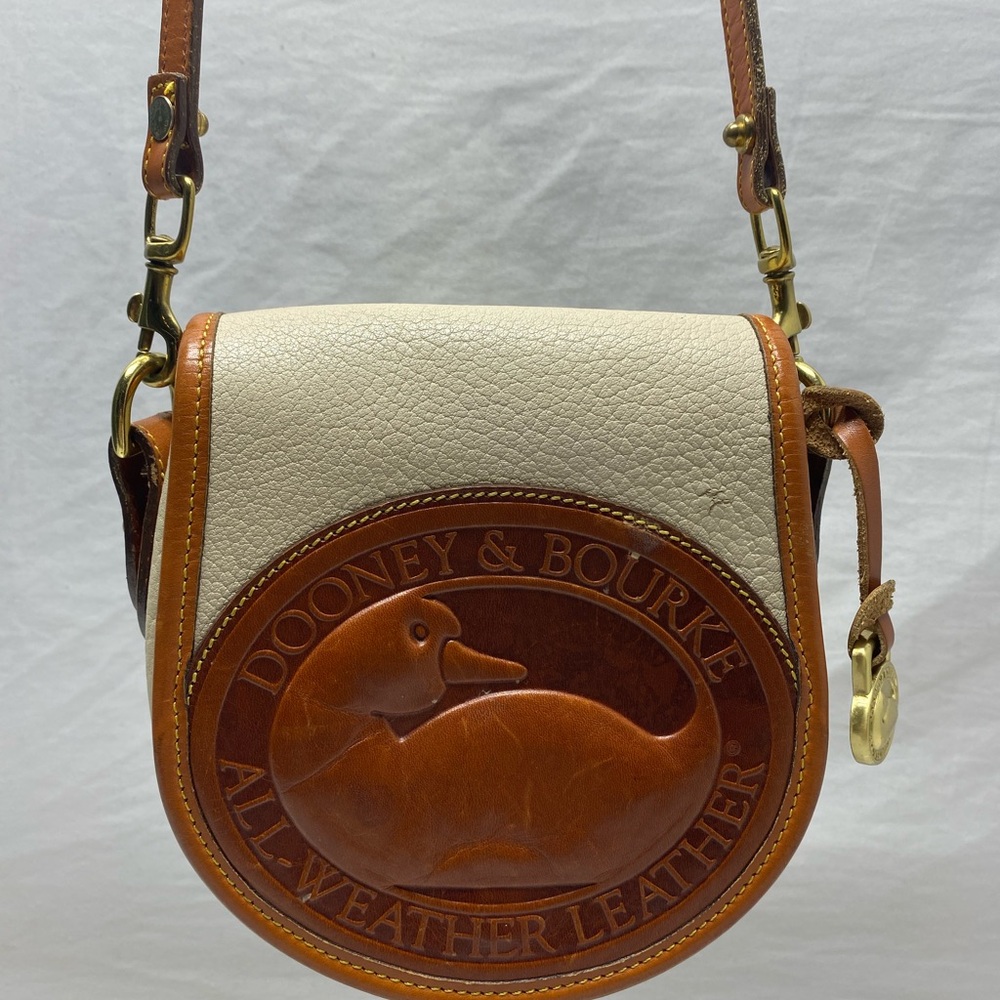 VINTAGE Dooney & Bourke Big duck Crossbody -Shoulder-BAG LEATHER WOMENS BEAUTY